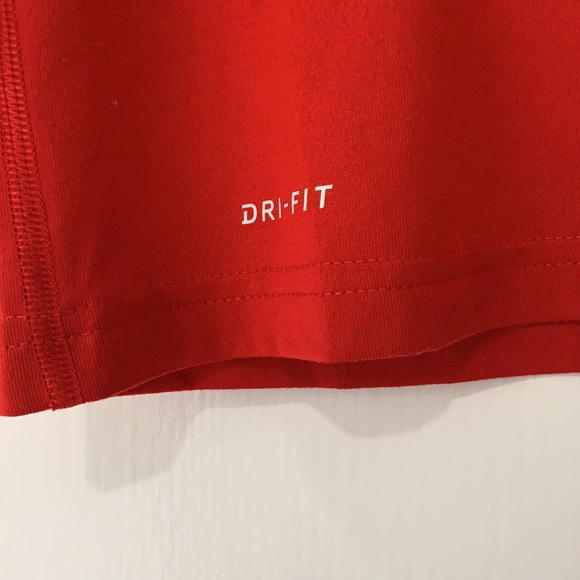 Like New Nike Boys Tee - Picture 2 of 5